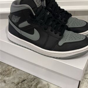 Air Jordan 1 Mid Women’s US 8.5 Black/Particle Grey